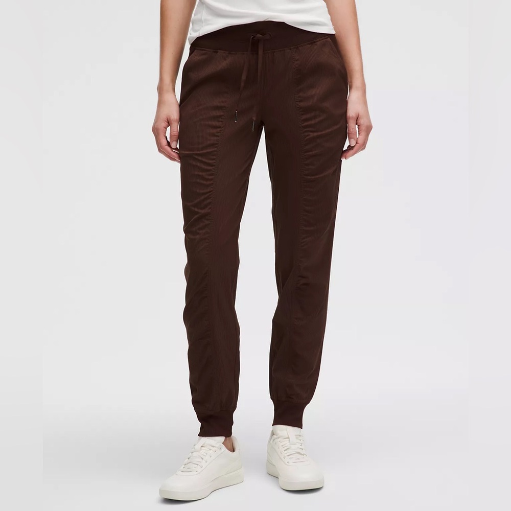 Lululemon Dance Studio Mid-Rise Jogger
Full Length size 0